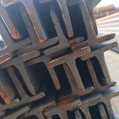 Barra de canal en forma de C con perfil en T